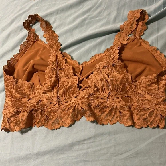 XL Maurice’s bra no padding. Tan. Lace. Elastic under bra area. Pretty. Nice - Picture 3 of 10